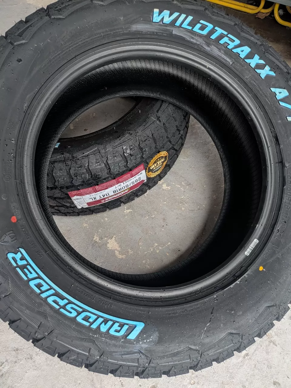 265/60R18 Landspider Wildtraxx AT vỏ lốp Xe: Chevrolet Colorado, Chevrolet Trailblazer, Ford Ranger Wildtrack, Lexus GX460, Mitsubishi Pajero, Mitsubishi Triton 2.4, Toyota Fortuner 2.7V, Land Cruiser Prado