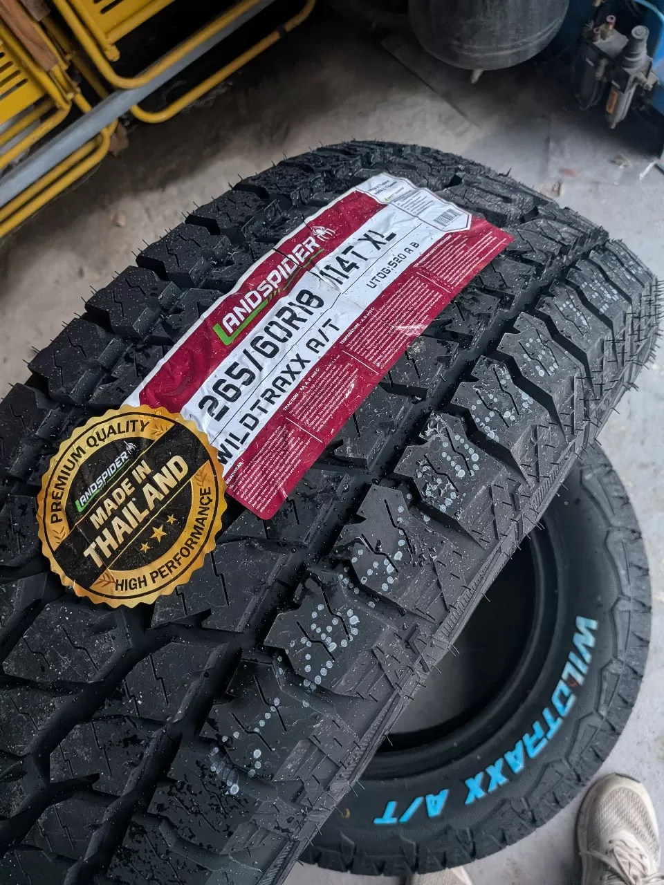 265/60R18 Landspider Wildtraxx AT vỏ lốp Xe: Chevrolet Colorado, Chevrolet Trailblazer, Ford Ranger Wildtrack, Lexus GX460, Mitsubishi Pajero, Mitsubishi Triton 2.4, Toyota Fortuner 2.7V, Land Cruiser Prado