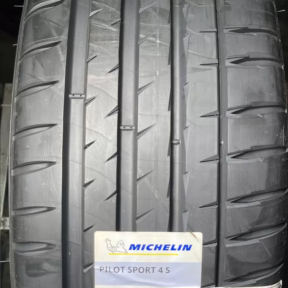 Vỏ lốp 225/35R19 Michelin Pilot Sport 4 ZP, lốp chống xịt