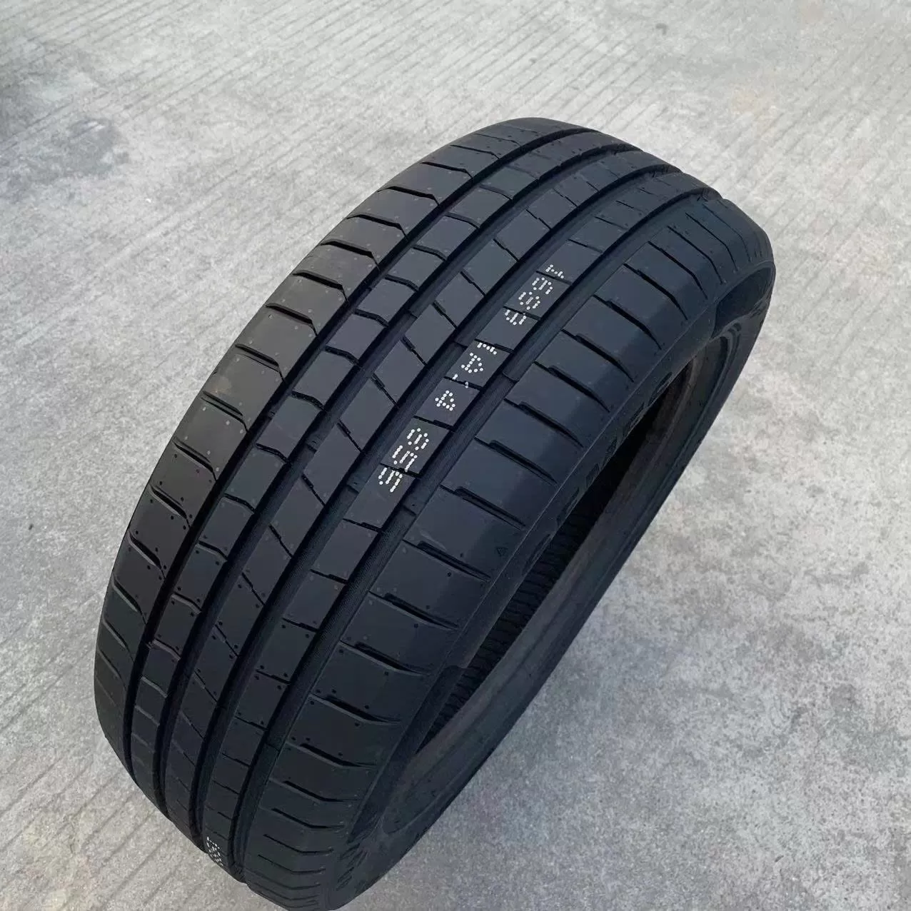 Vỏ lốp 235/45R19 lắp xe điện vinfast VF6