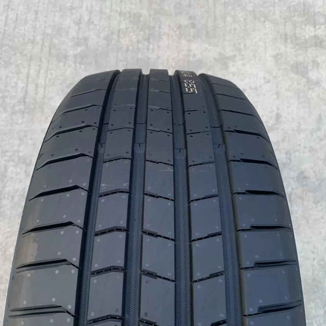 Vỏ lốp 235/45R19 lắp xe điện vinfast VF6