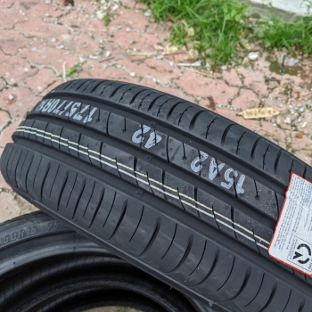 Vỏ lốp xe i10 165/70R14 Kumho KH27 Việt Nam