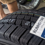 Vỏ lốp 235/65R17 108T HT51 KUMHO VIỆT NAM, vỏ lốp xe ô tô Audi Q5, vỏ lốp xe ô tô Hyundai Santafe 2.2 diesel AT5, vỏ lốp xe ô tô Hyundai Santafe 2.4 xăng GLS AT6, vỏ lốp xe ô tô Santafe 2.7 máy xăng AT