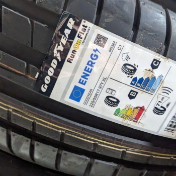 225/55R17 GOODYEAR Runflat vỏ lốp Xe: Audi A6, BMW 320i 528i 520i 523i, BMW GT 328i, BMW X1, Mercedes E200 E250, Mazda 6, Subaru Forester Legacy 2.5i