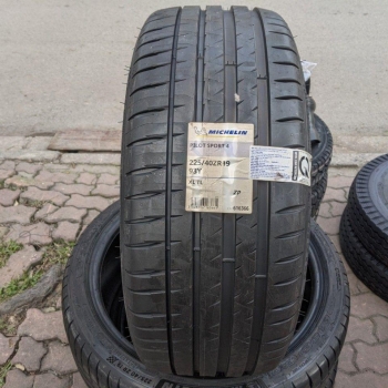 225/40R19 Michelin Pilot Sport 4 ZP Runflat vỏ lốp Xe: Hyundai Genesis, Mercedes C300 2.0 lốp trước, Mercedes C400 AMG