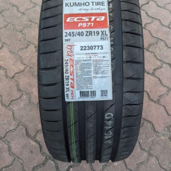 245/40R19 PS71 KUMHO HÀN QUỐC vỏ lốp Xe: Vinfast Lux A2.0, Mercedes E300 2.0, Mercedes S500 lốp trước, Acura RLX 3.5 V6, Hyundai Elantra GLS 2.0 xăng AT6, Hyundai Genesis lốp trước