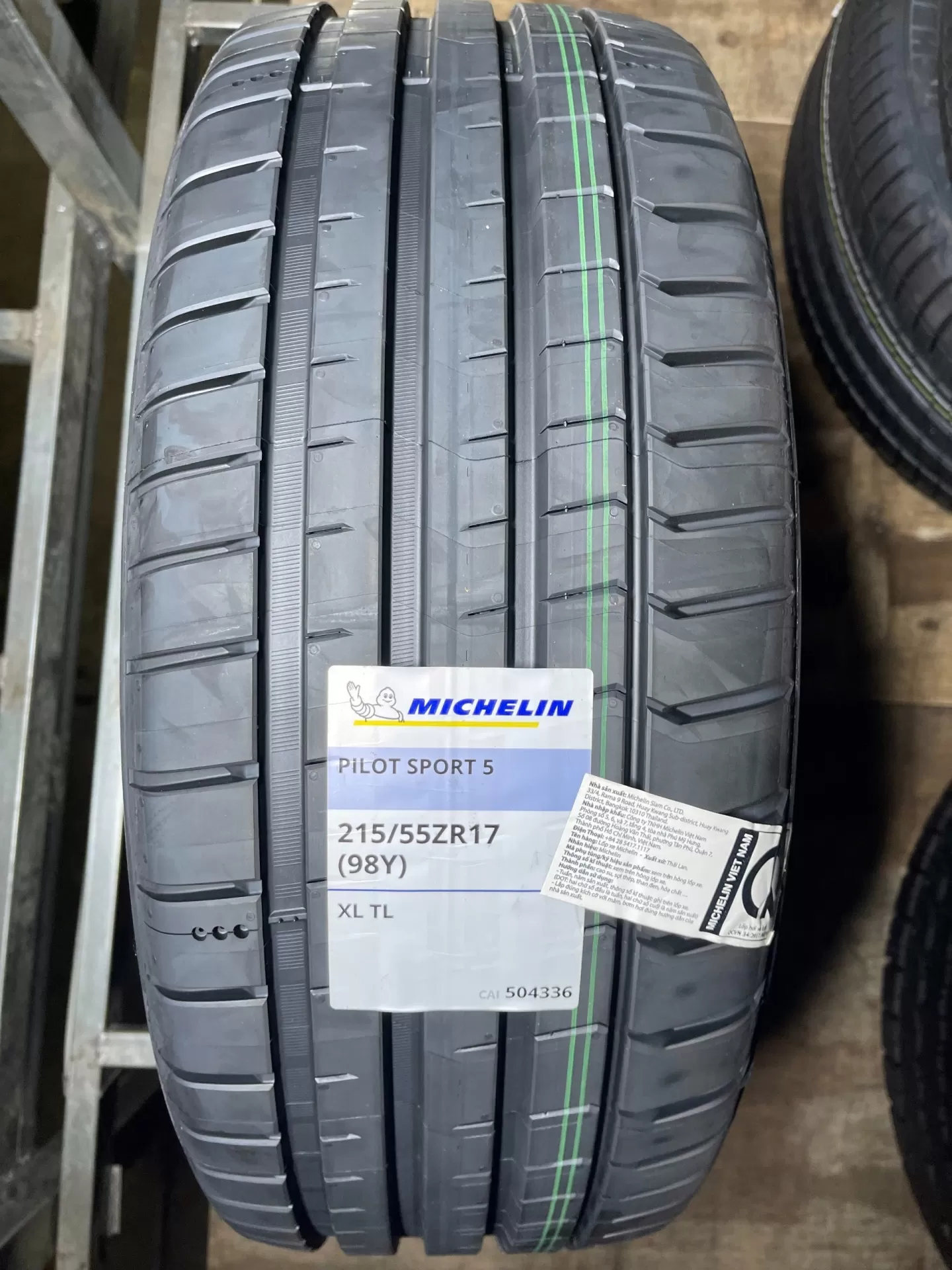 Vỏ lốp 215/55R17 Michelin 4ST, vỏ lốp ô tô Honda HRV, vỏ lốp ô tô Honda Honda Odyssey, vỏ lốp ô tô Honda Hyundai Kona, vỏ lốp ô tô Honda Kia Optima, Lexus ES350, vỏ lốp Nissan Teana, SUZUKI VITARA, Toyota Camry, Toyota Innova V, Toyota Avalon