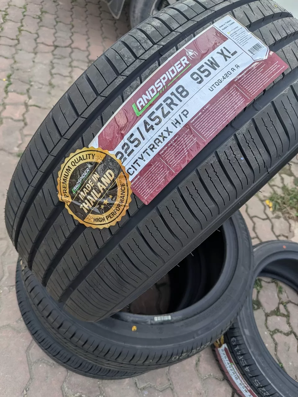 Vỏ lốp 225/45R18 Landspider Citytraxx HP vỏ lốp Xe: BMW 330i 2017, Hyundai Genesis coupe 2.0AT, Kia Optima 2.0, Mercedes C250 2.0