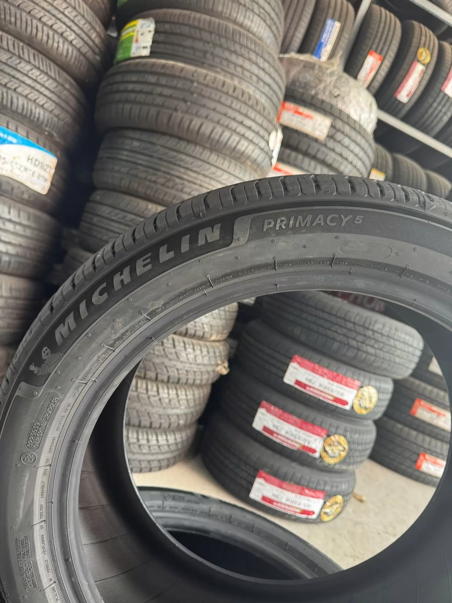 Vỏ lốp 225/50R18 Michelin primacy 5, dùng cho xe ô tô BMW 330i 2017, BMW GT 320i, BMW GT 328i, Subaru Legacy, Corolla Cross 1.8V