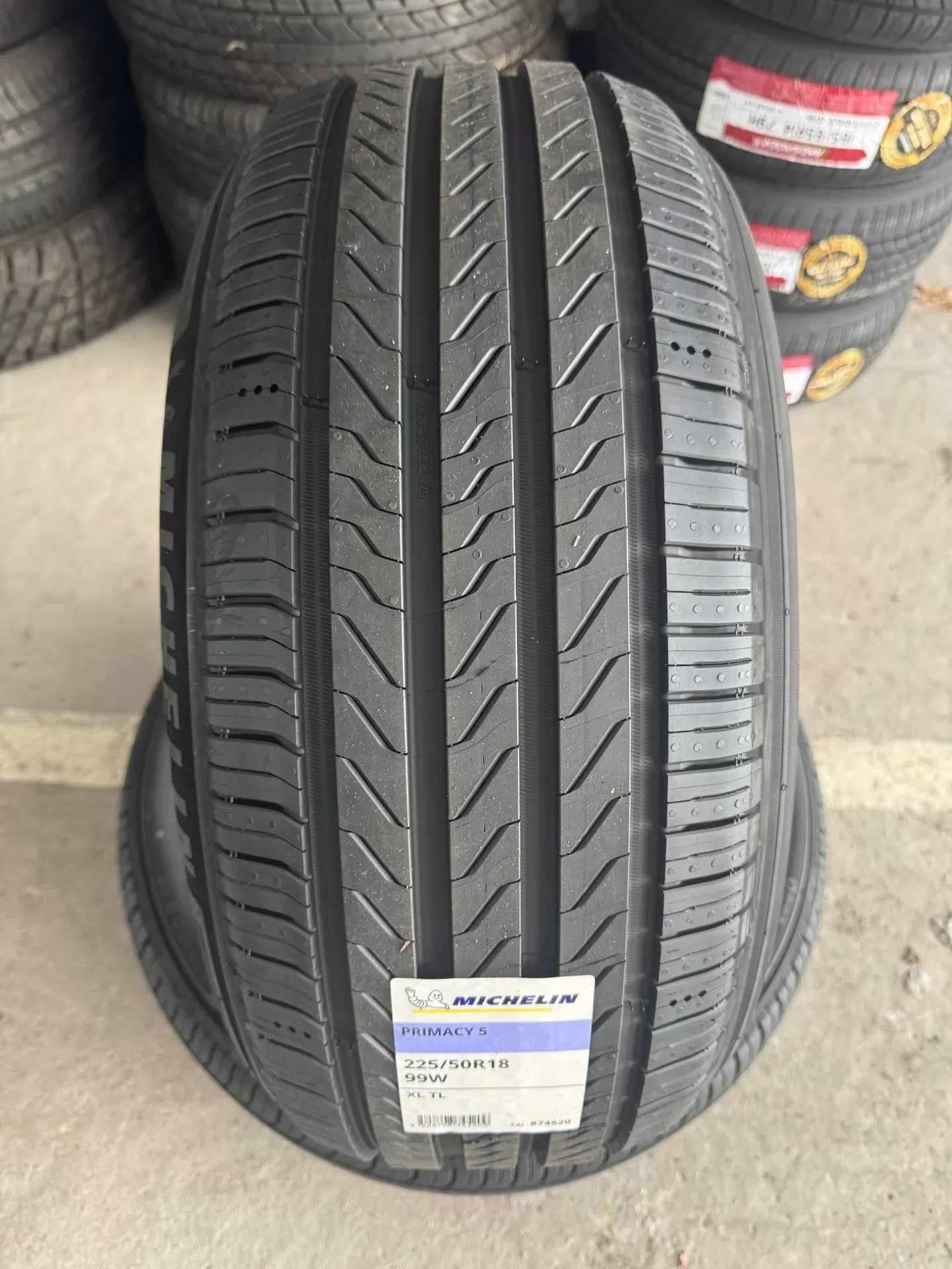 Vỏ lốp 225/50R18 Michelin primacy 5, dùng cho xe ô tô BMW 330i 2017, BMW GT 320i, BMW GT 328i, Subaru Legacy, Corolla Cross 1.8V