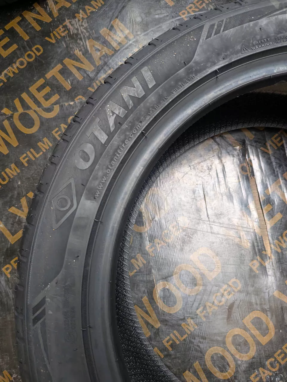 Vỏ lốp 235/45R18 Otani KN1000, Vỏ lốp xe điện EV