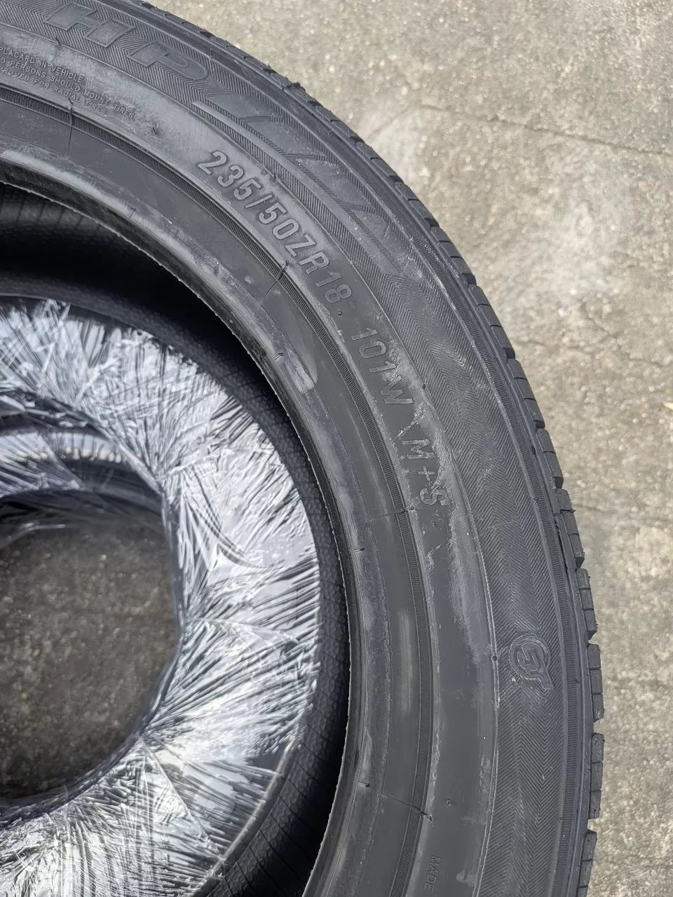 235/50R18 Maxxis HP-M3 101W vỏ lốp Xe: Chevrolet Orlando, Hyundai Elantra GLS 2.0, Lexus LS460 dòng Sedan, Lexus LS600HL dòng Sedan, Toyota Alphard, Mercedes GLA 250