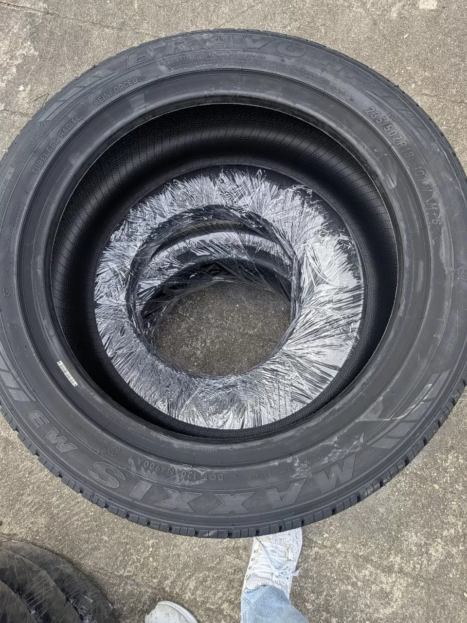 235/50R18 Maxxis HP-M3 101W vỏ lốp Xe: Chevrolet Orlando, Hyundai Elantra GLS 2.0, Lexus LS460 dòng Sedan, Lexus LS600HL dòng Sedan, Toyota Alphard, Mercedes GLA 250