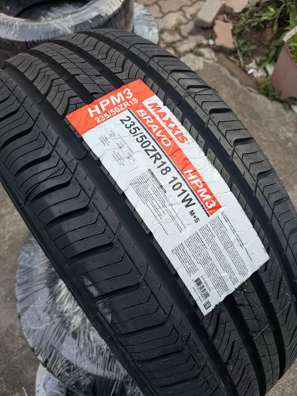 235/50R18 Maxxis HP-M3 101W vỏ lốp Xe: Chevrolet Orlando, Hyundai Elantra GLS 2.0, Lexus LS460 dòng Sedan, Lexus LS600HL dòng Sedan, Toyota Alphard, Mercedes GLA 250