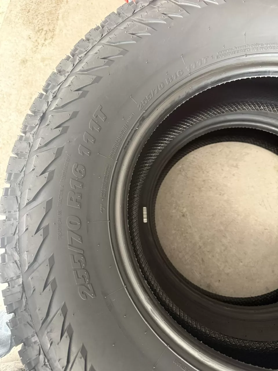 255/70R16 AT52 111T KUMHO VIỆT NAM vỏ lốp Xe: Ford Ranger XLS 2.2, Mazda BT50 2.2 MT, Nissan Navara 2.5 AT