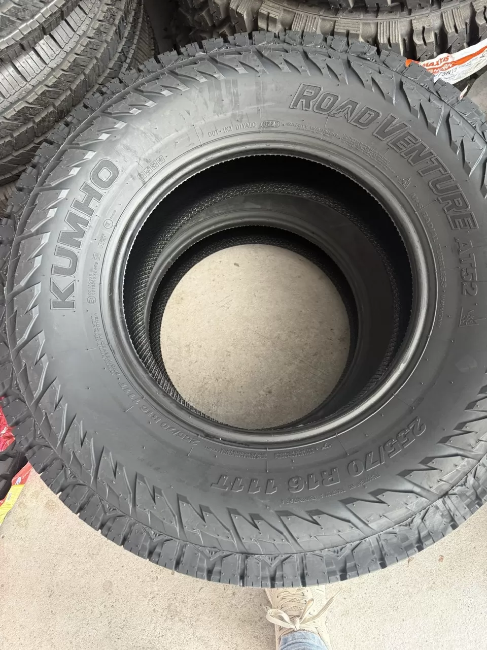 255/70R16 AT52 111T KUMHO VIỆT NAM vỏ lốp Xe: Ford Ranger XLS 2.2, Mazda BT50 2.2 MT, Nissan Navara 2.5 AT