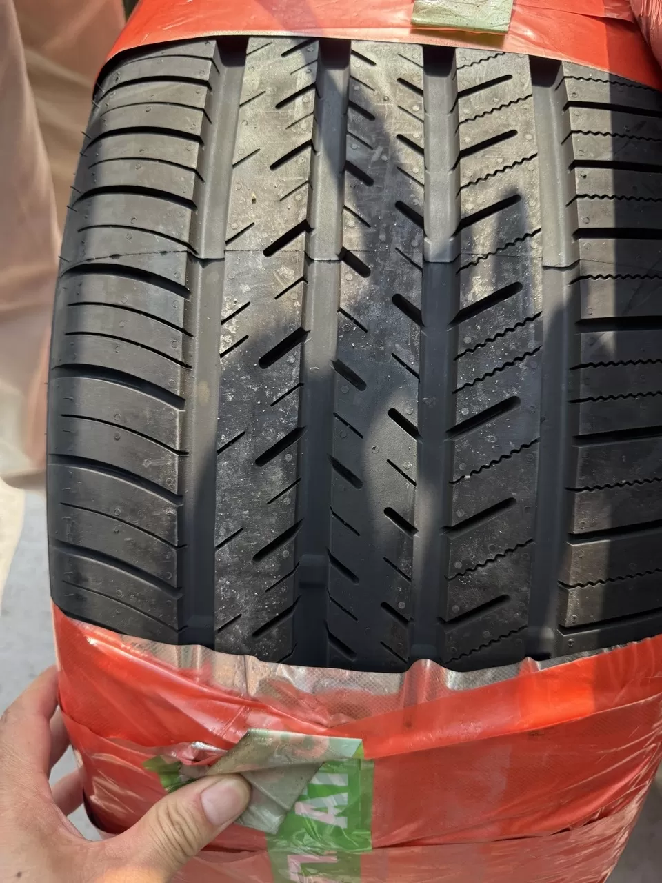 Vỏ lốp 265/40R21 ATlas