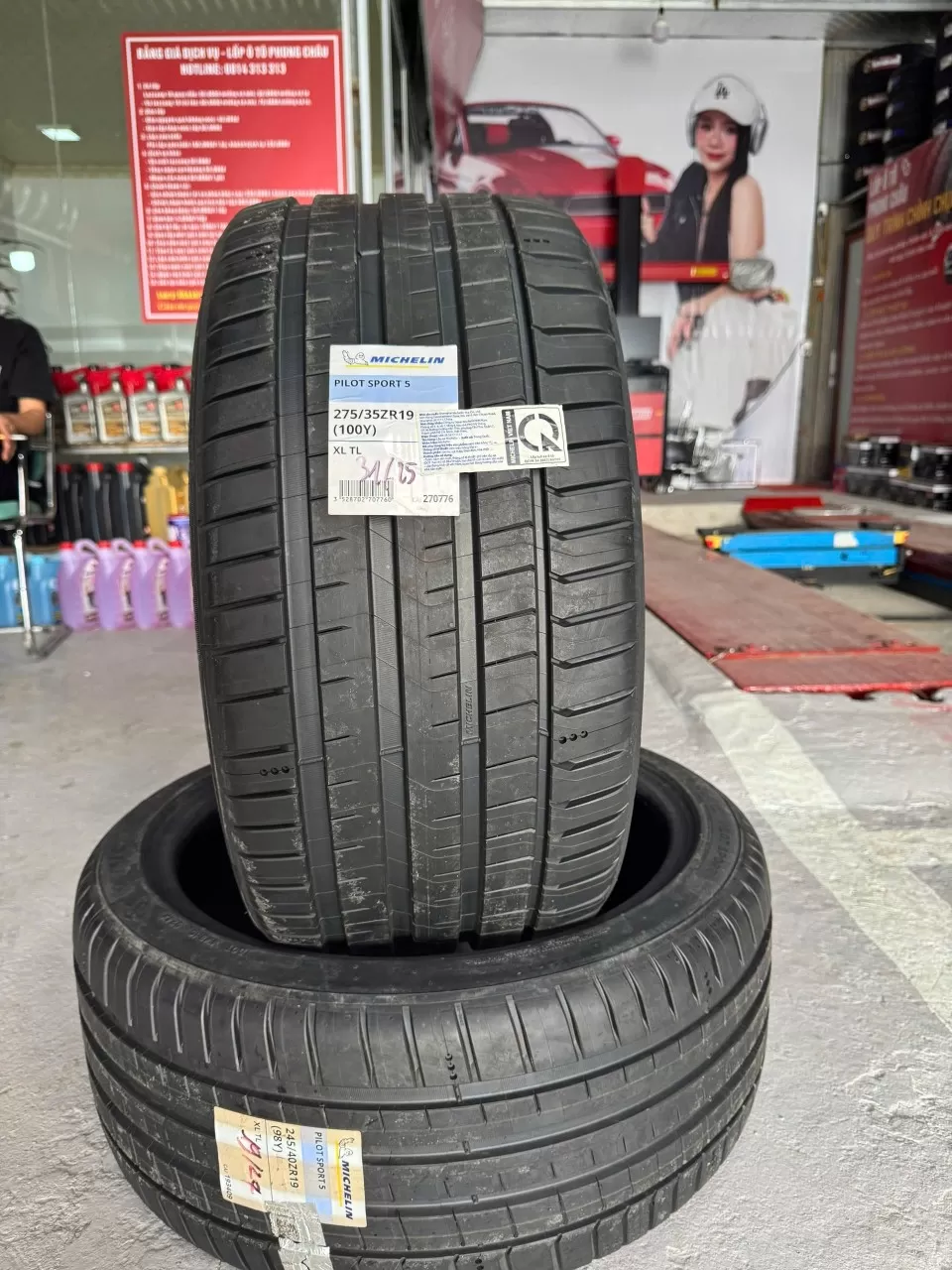 Vỏ lốp 275/35R19 Michelin pilot spot 5, vỏ sau xe vinfat Lux A