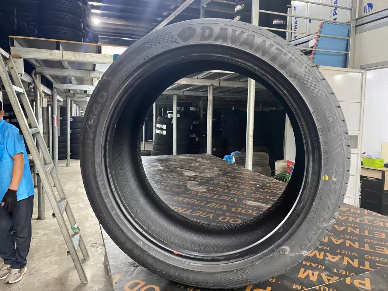 Vỏ lốp 235/45R19 Davanti Thái Lan, vỏ lốp ô tô Vinfast VF6