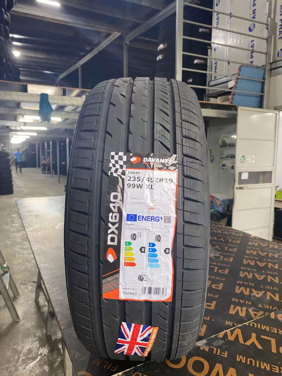 Vỏ lốp 235/45R19 Davanti Thái Lan, vỏ lốp ô tô Vinfast VF6