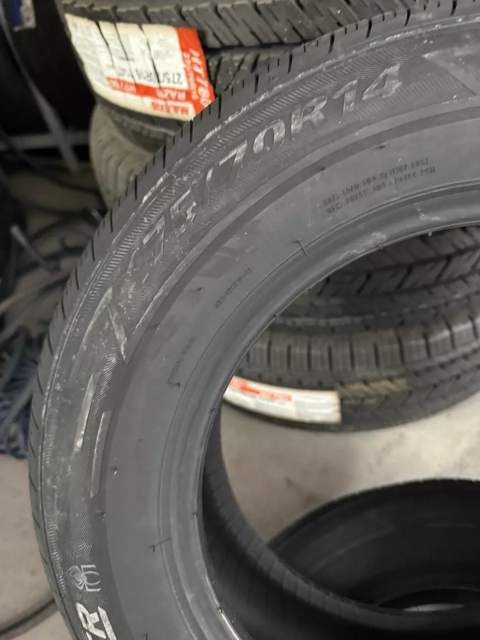 Vỏ lốp 175/70R14 Landspider, vỏ lốp xe Nissan Sunny XL, vỏ lốp xe Kia Soluto 1.4, vỏ lốp xe Hyundai Verna, vỏ lốp xe Volkswagen Polo